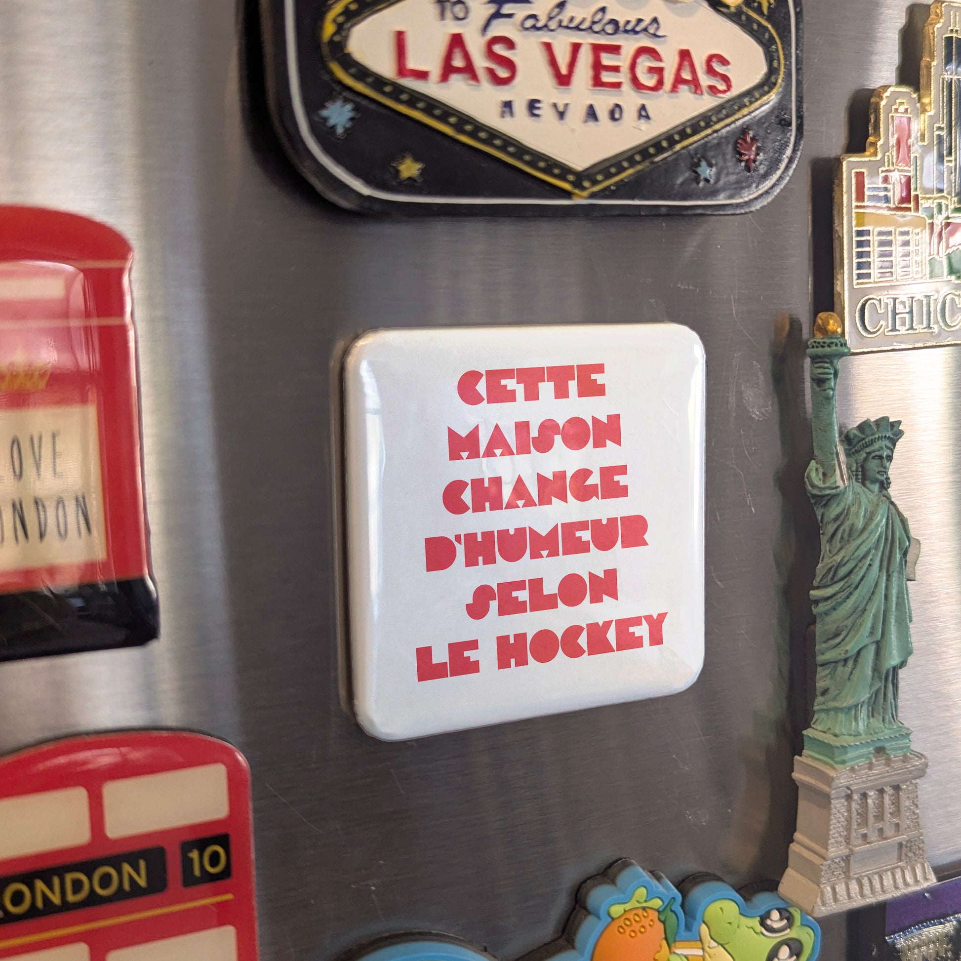 Cette maison change d’humeur selon le hockey Fridge Magnet - PhiloPerse