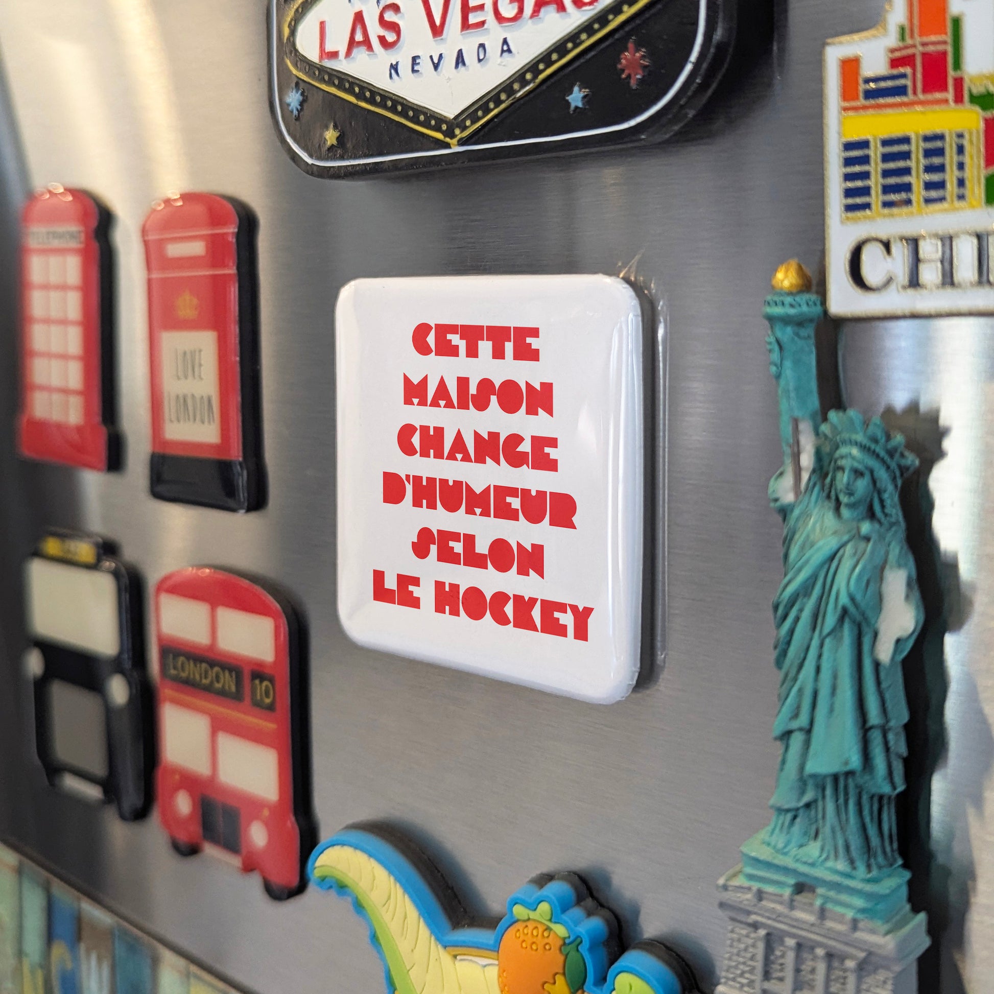 Cette maison change d’humeur selon le hockey Fridge Magnet - PhiloPerse