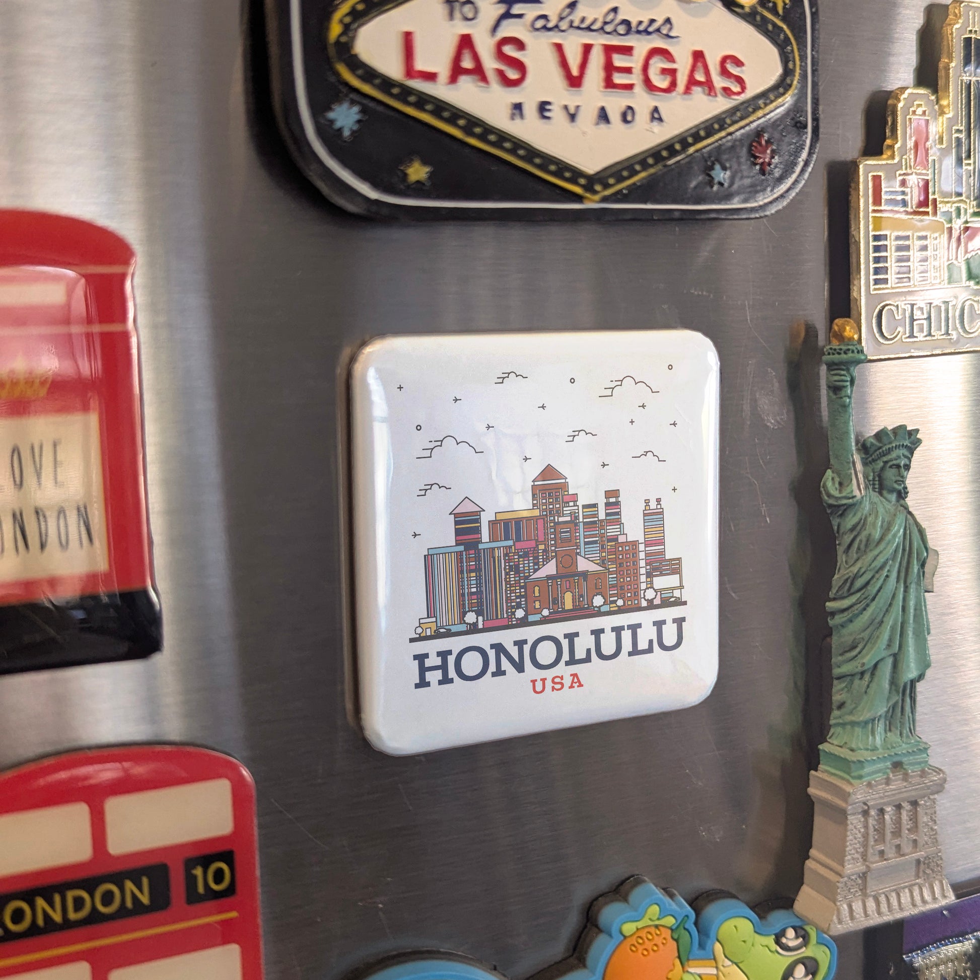 Honolulu Hawaii Magnet | City Skyline | 2×2 | Made in Canada - PhiloPerse