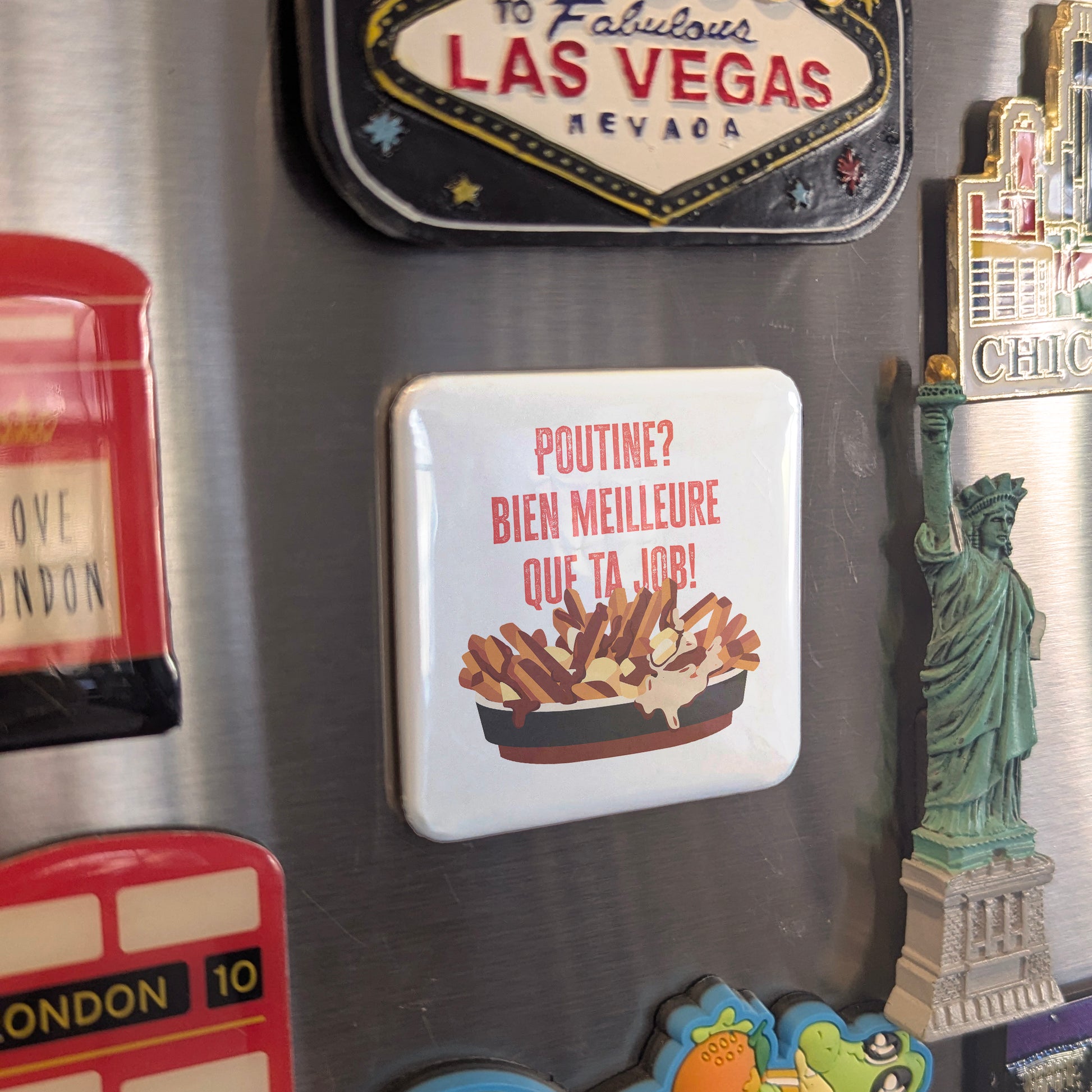 Poutine - bien meilleure que ta job Fridge Magnet - PhiloPerse