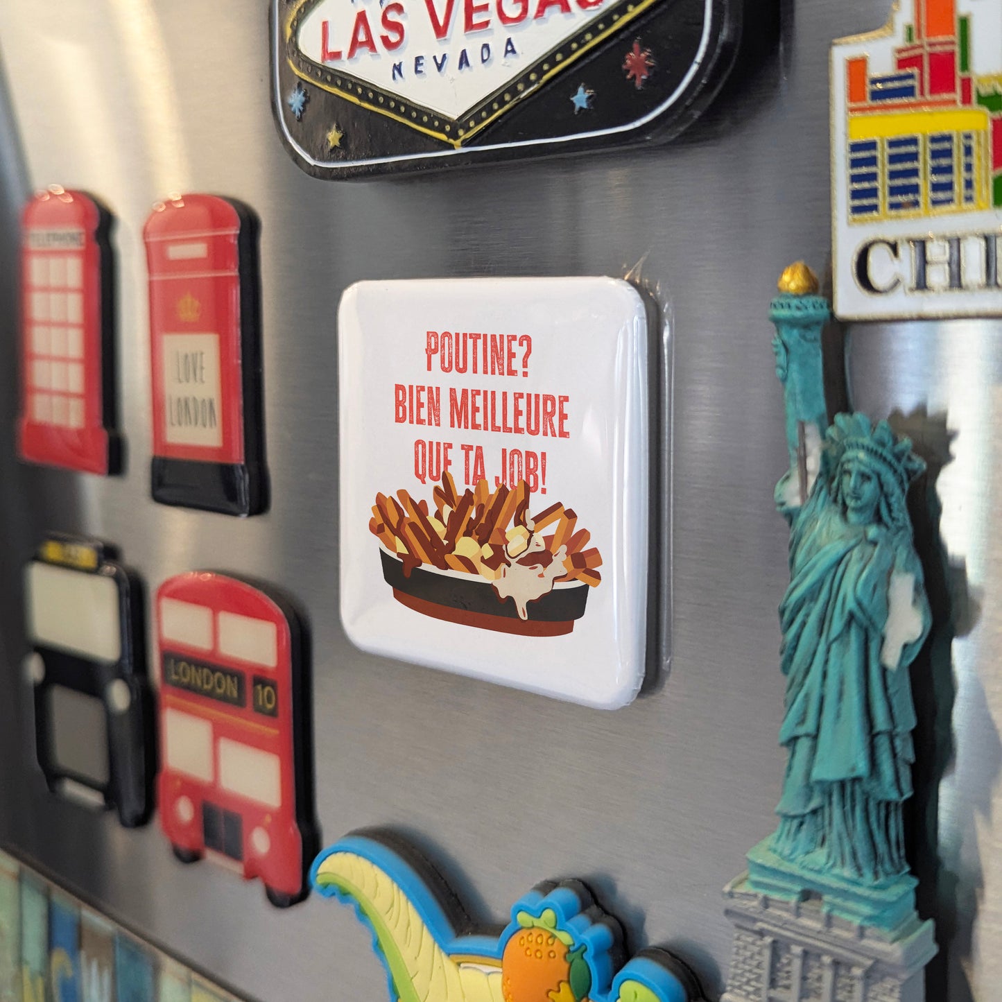 Poutine - bien meilleure que ta job Fridge Magnet - PhiloPerse